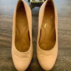 Aerosoles camel wedge heels